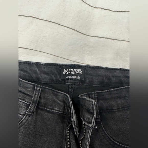 Jeans - Picture 2 of 3